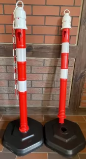 Słupek wygrodzeniowy U-12b | PCV, elastyczny, odblaskowy, czerwony